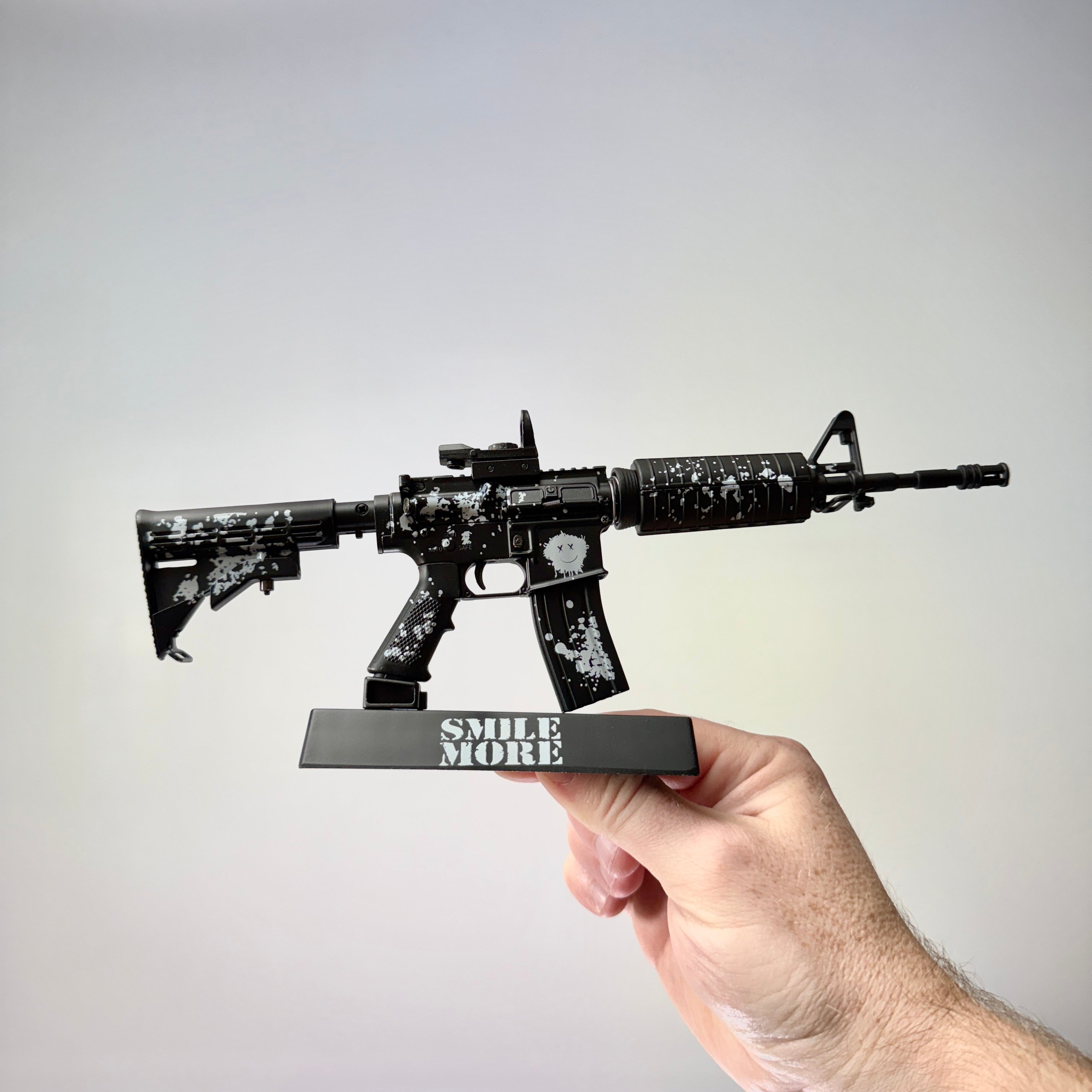 AR15 'Smile More' Model - Roman Atwood – GoatGun Models